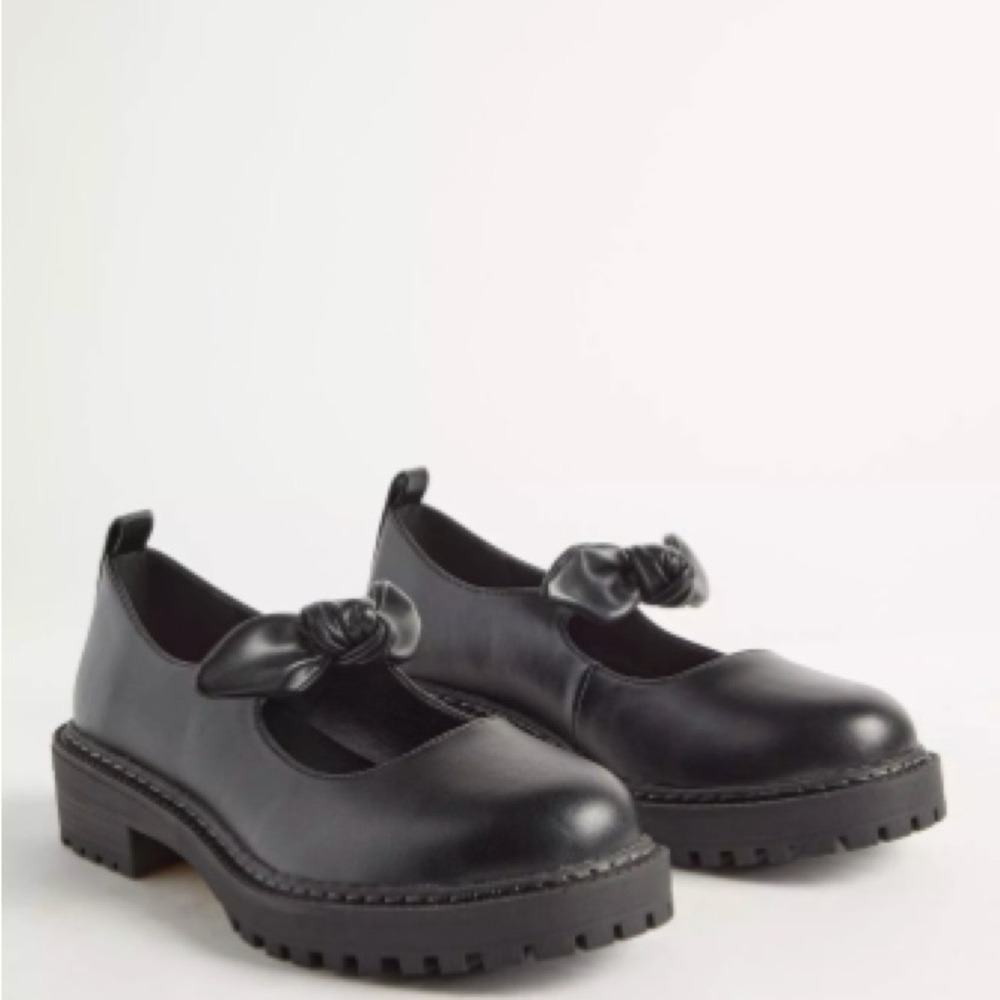 Black Women's Shoes with Bow Detail
